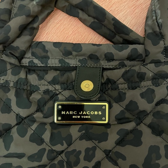 MARC JACOBS cheetah print quilted shoulder bag - Picture 3 of 4